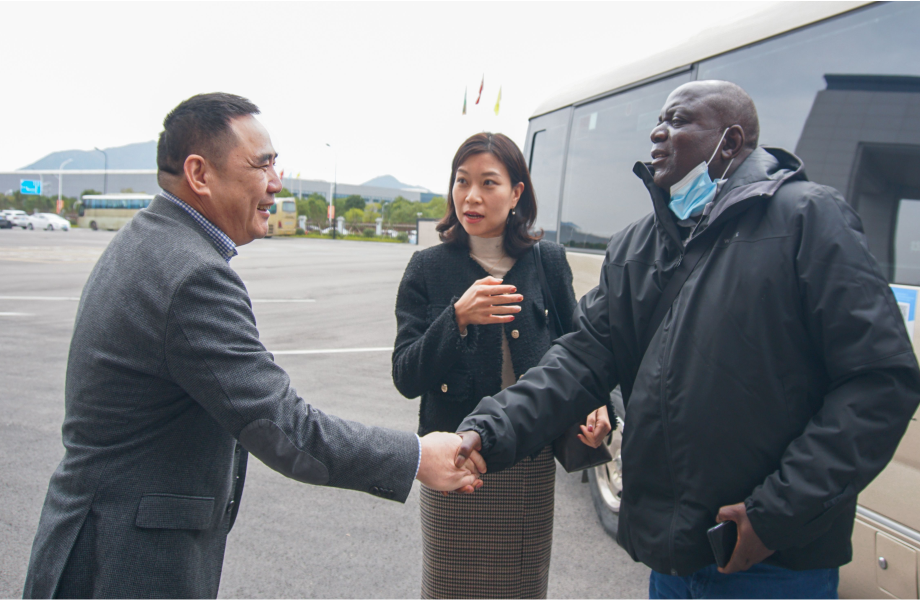 戴維(wei)醫(yī)療_贊比亞國(guo)傢(jia)衛生(sheng)部(bu)代(dai)表團(tuán)莅臨戴維(wei)醫(yī)療，共商(shang)郃(he)作(zuò)新(xin)機(jī)遇！